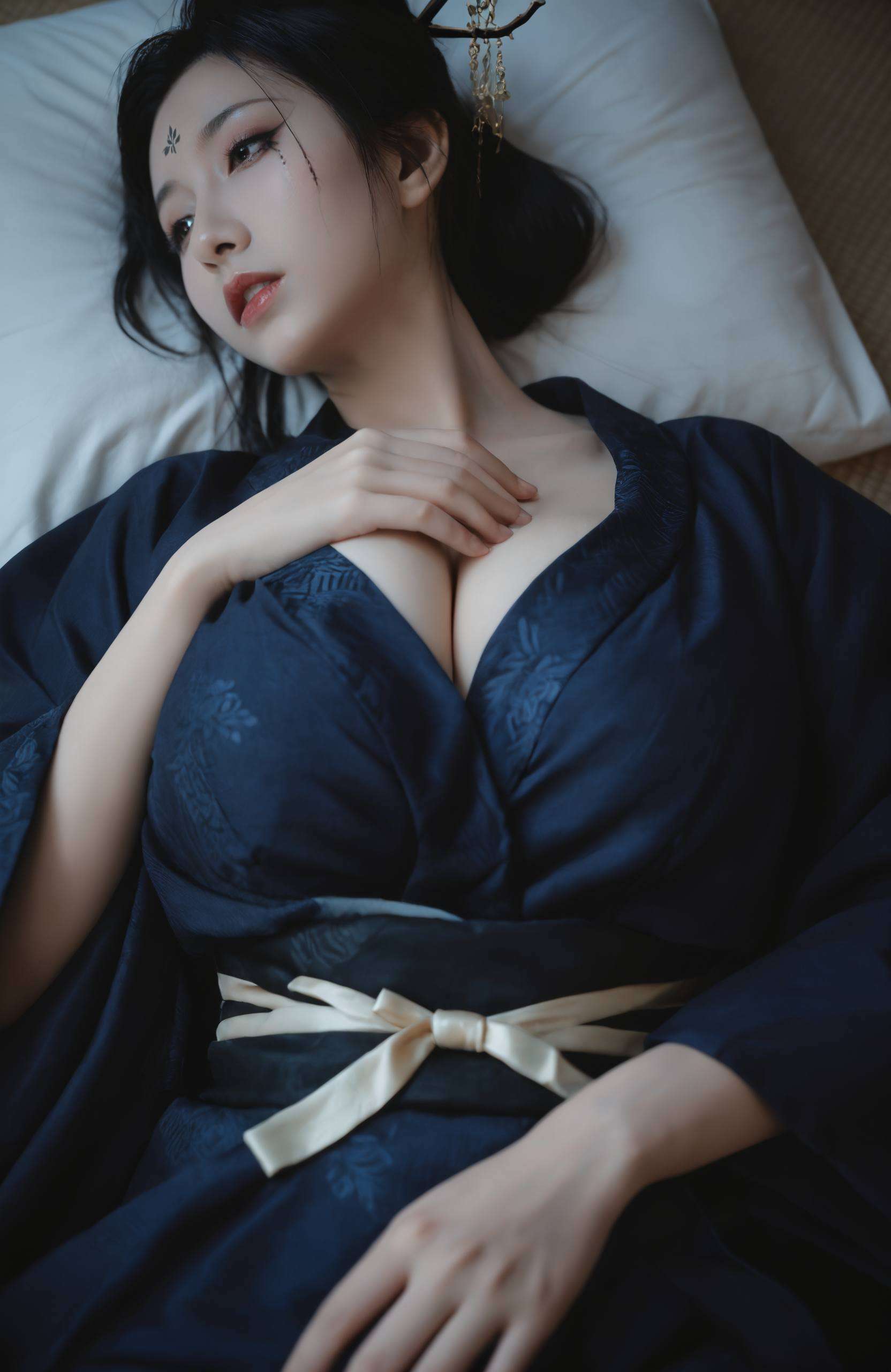 四妹如同一抹清冷的月光让人不禁感叹